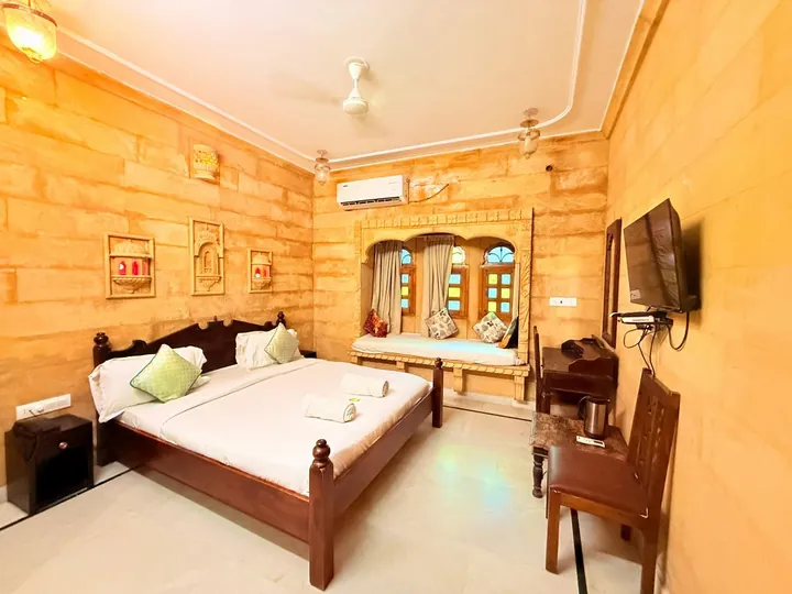 Deluxe AC Double Room with Fort View at the Wonbin Safari hotel, Jaisalmer